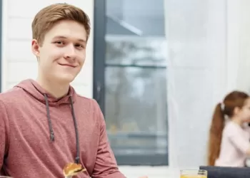 Ergenlik Döneminde Erkeklerin Mutlaka Tüketmesi Gereken 8 Besin