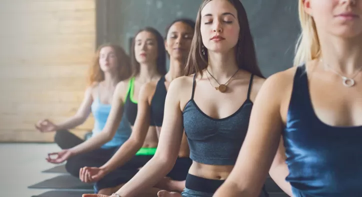 Herkesin Evde Kolaylıkla Yapabileceği Yoga Hareketleri